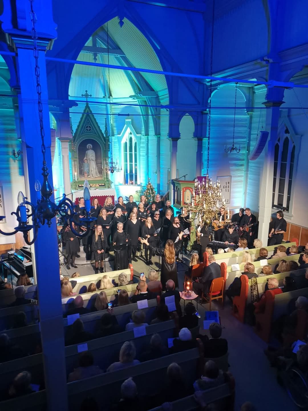 Stolmen kyrkjekor på konserten